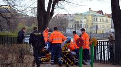 Drama v Praze! Muž spadl z mostu do Vltavy