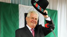 Nehorázný příkaz prezidentské kanceláře: Postavte pódium pro Miloše za 100 tisíc!