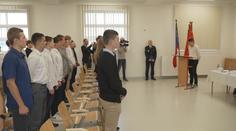 V Česku chybí stovky hasičů. Po letech se otevřela škola ve Frýdku-Místku