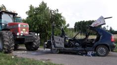 Traktor se SRAZIL S OSOBÁKEM. Jeden z řidičů JE VÁŽNĚ ZRANĚN!