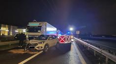 Řidiče odstaveného kamionu srazilo na sjezdu z dálnice D1 auto, nepřežil