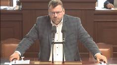 Volný opět blokoval jednání Sněmovny. Zpacifikovala ho policie