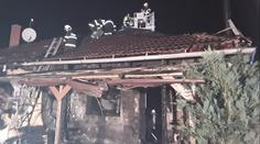Hasiči zachránili z hořícího domu na Přerovsku psa, škoda je přes dva miliony