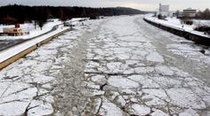 Ledové kry na Dunaji potápějí lodě! Poškozeno jich je přes 100