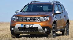 Dacia obstála proti Ferrari. Luxusní vozidlo skončilo po srážce v příkopu