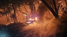 Celé chorvatské pobřeží hoří. Všude je dým, pobřeží zahalil kouřový smog