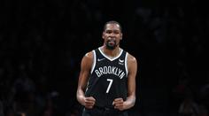 Durant měl být vyloučen, říká rozhodčí. NBA mu udělila velkou pokutu