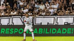 Génius Neymar. Fanoušci na něj bučeli. On pak odpověděl gólem přímo z rohu