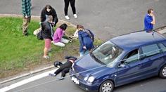 DĚSIVÉ FOTO: Auto v Mostě smetlo na přechodu tři ženy!