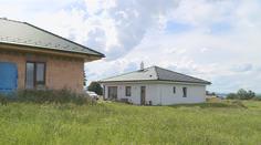 Tisícům domácností se letos zvýší splátky hypoték, budou muset šetřit