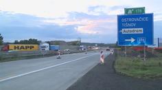Dálnici D1 zablokovala řada nehod. Tvořily se mnohakilometrové kolony