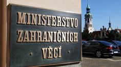 SERIÁL: Přehled platů a odměn úředníků ministerstva zahraničí od roku 2008. Kolik berou?