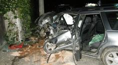 Audina se přiřítila na náves, narazila do zdi a začala hořet