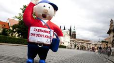 Odborářů přišlo 30 tisíc. Na Hradě spílali Topolánkově vládě
