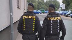 Muž vykradl kasičku se sbírkou pod vánočním stromem. Policie ho dopadla