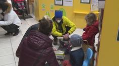 Poslední šance: Davy lidí se hrnou do obchodů s dětskou obuví, i bez roušek