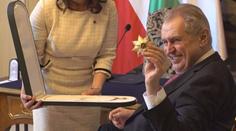 Prezident Zeman dostal od prezidentky Novákové nejvyšší maďarské vyznamenání