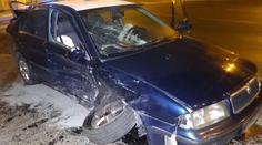 Taxikář nedal přednost. Odnesl to těžkým zraněním