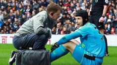 Problém pro Arsenal! Brankář Čech nedochytal kvůli zranění
