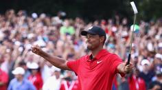Slzy štěstí: Woods se dočkal, další triumf slaví po dlouhých 5 letech!