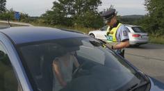 Muže oblečeného do uniformy zadržela skutečná policie