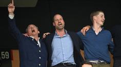 Triumf Aston Villy slavil na stadionu i princ. Snad večer zve, smál se kapitán