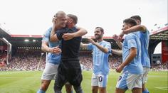 Fanoušek na hřišti slavil s Haalandem. Jde o bývalého šampiona v boxu