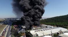 Exploze chemičky v Turecku vystřelila nádrž desítky metrů vysoko! VIDEO