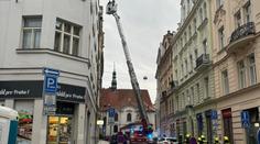 Pražská policie řešila v noci stovky případů. Jeden muž se pokusil upálit ve jménu Alláha
