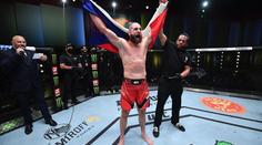 Procházkův výkon stále poutá pozornost. UFC ho náležitě ocenilo