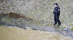 Pražský strážník řídil opilý, po zastavení se snažil policistům ujet!