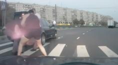 VIDEO: Mladíka unesli na ulici za bílého dne! Skončil v kufru auta