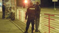 Bitka a honička v centru Prahy, skupina mužů se porvala s policisty