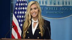 Nová Trumpova mluvčí se stala terčem posměchu. Její přeřeknutí baví internet