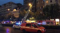 Z hotelu v Praze šlehaly plameny, hosty sundavali i z parapetů!