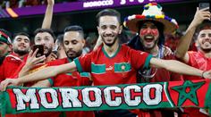 Maročan se stal miláčkem fanoušků. U historického postupu byl zády k hřišti