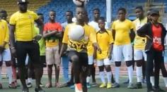 Zázračné dítě s míčem! Nigerijec se zapsal do Guinnessovy knihy rekordů