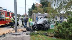 Z auta Boltu zbyly jen trosky. Řidič se vyhýbal chodkyni