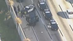 Ukradený pohřebák s nebožtíkem ujížděl před policií, pak havaroval