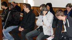 Mladíci propagovali nacismus na Facebooku, soud jim napařil podmíněné tresty