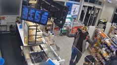 Policie pátrá po trojici mužů, kteří z ukradené karty vybrali 180 tisíc