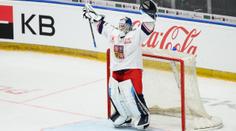 Pardubice získaly hvězdného brankáře. Sparta podepsala mistra světa