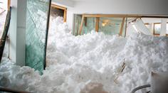 Český snowboardista způsobil v Rakousku lavinu. Zasypala hotel