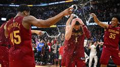 Jedna rána vládne všem. V NBA rozhodla střela z půlky hřiště