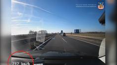 Pirát silnic na D6 předjel policejní hlídku. Letěl rychlostí 217/km!