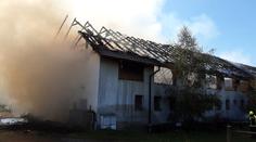 Na Pelhřimovsku hořel kravín. Vyhlásili druhý stupeň požárního poplachu