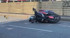 Tragická nehoda v Praze. Motorkář nepřežil srážku s kropicím vozem