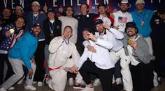 Američané slavili zlato ve velkém stylu. Účet v baru šel do milionů korun
