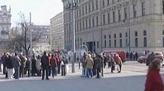 Podvodníci nabízejí nekalé úvěry a práci na principu letadla