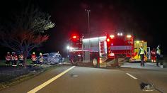 Tragická nehoda na Písecku. Při srážce osobáku s náklaďákem zemřel jeden člověk